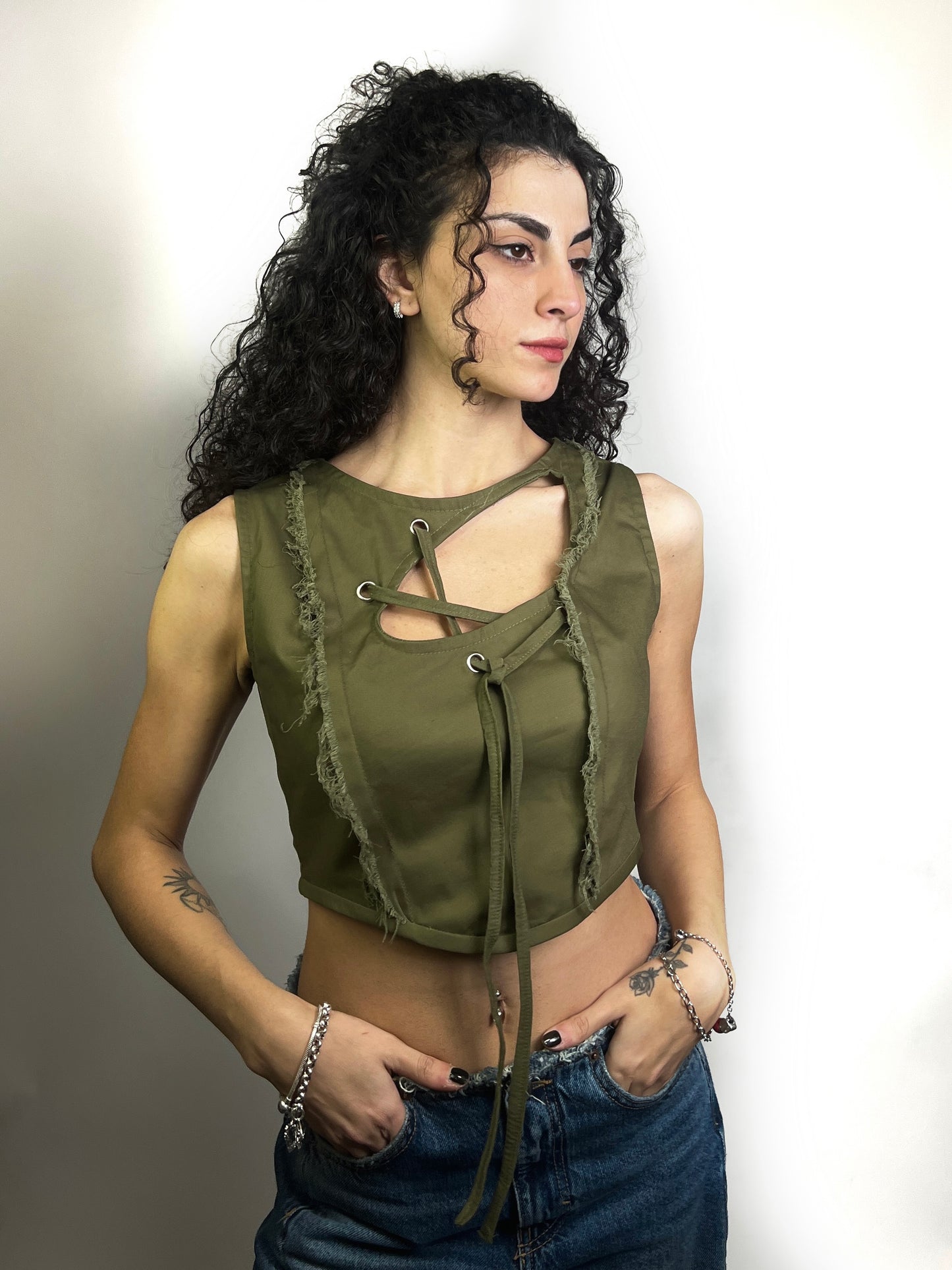 AMETRIA Crop top cut out