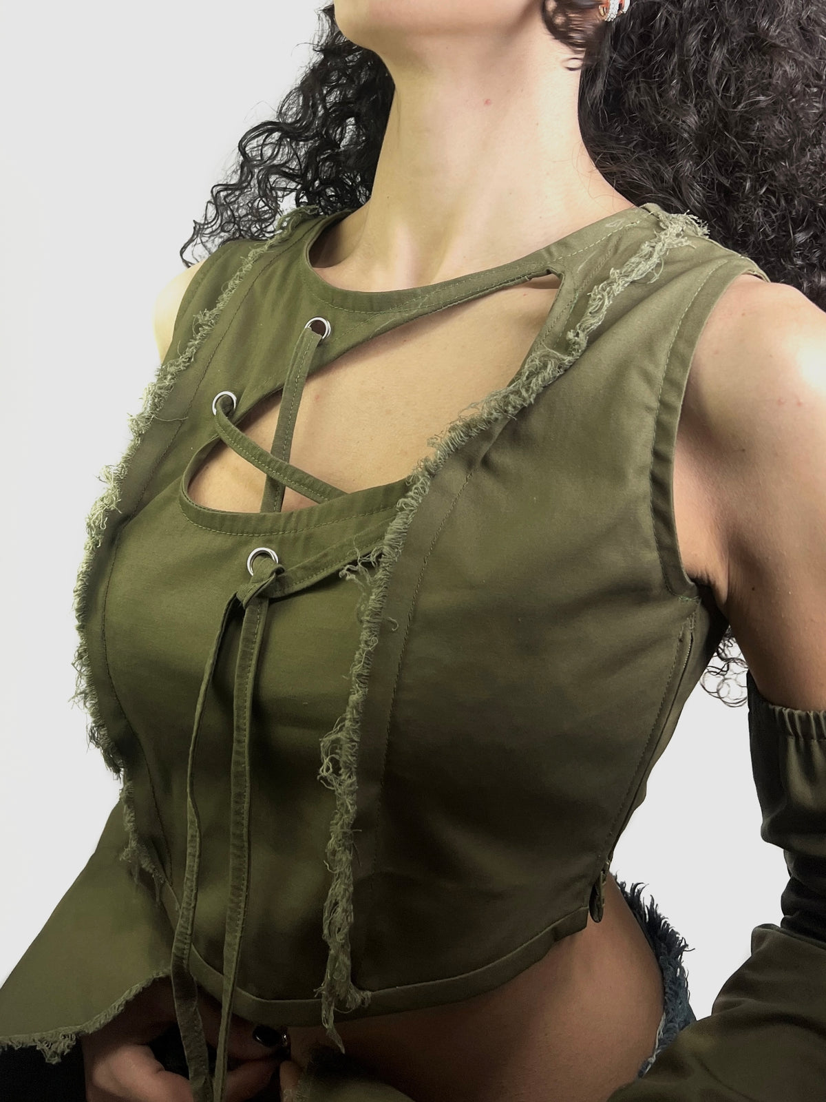 AMETRIA Crop top cut out