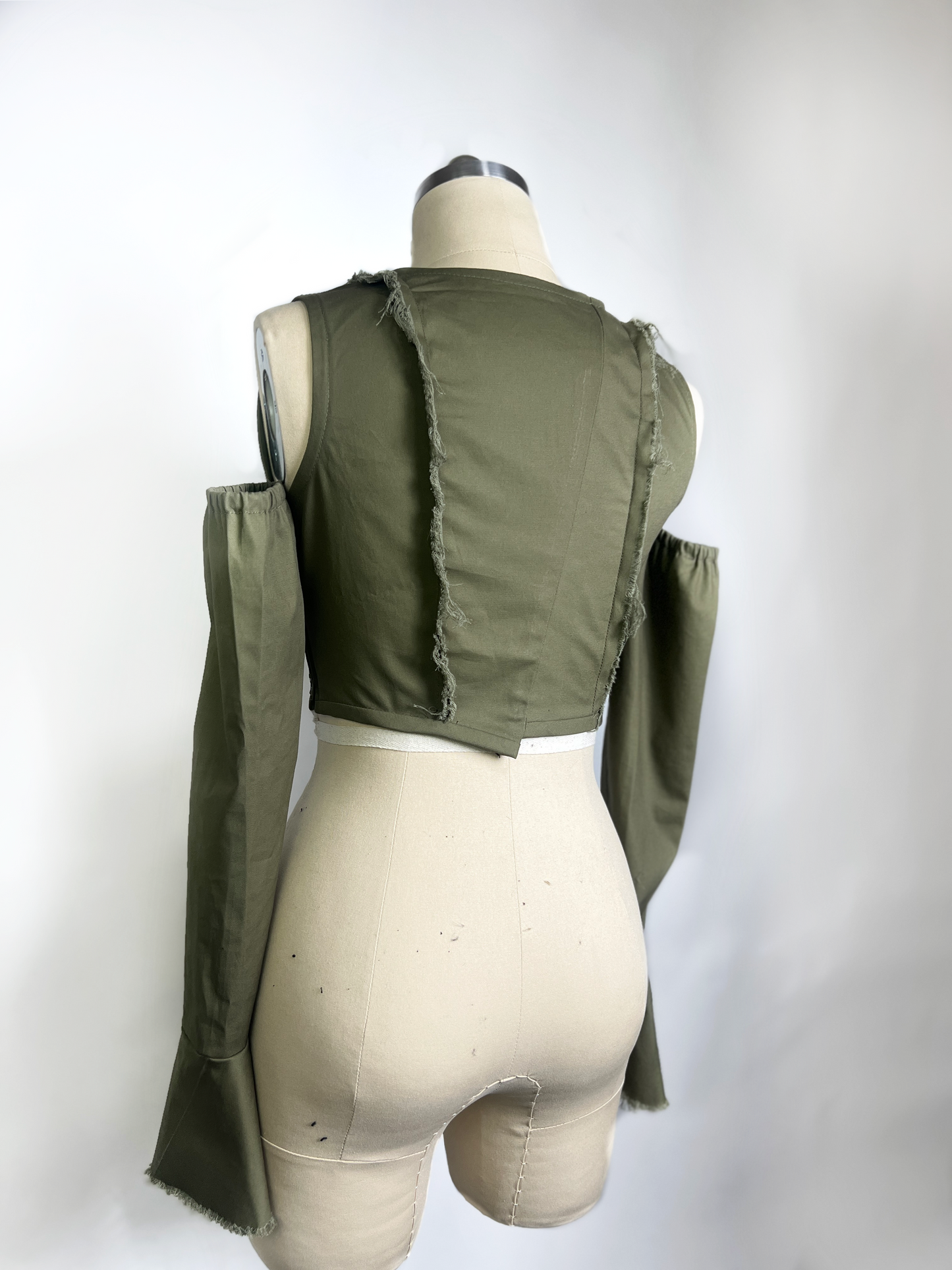AMETRIA Crop top cut out